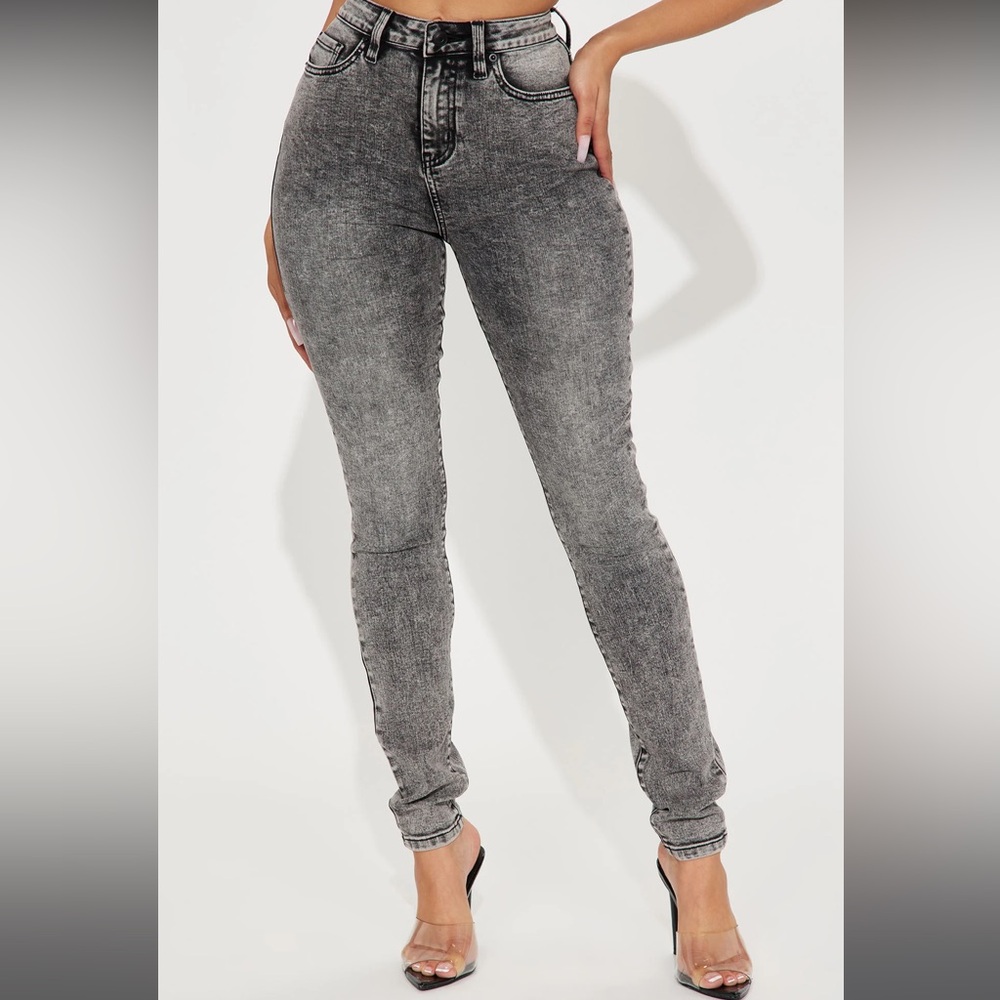 Gray Skinny Jeans with Vintage Wash